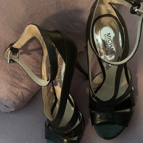 Shoes - Picture 4 of 5